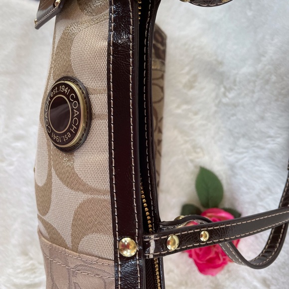 COACH LEGACY SIGNATURE PATCHWORK TOTE Amazing Condition Brown, Tan , & Cream. - Picture 10 of 12